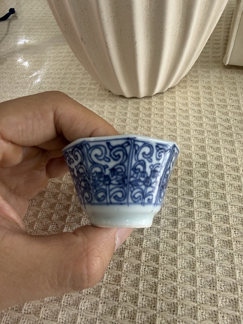 古玩陶瓷花卉青花杯真品鑒賞圖