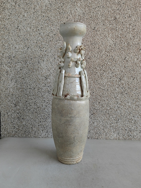 古玩陶瓷青白釉貼塑人物紋瓶拍賣,當前價格580元