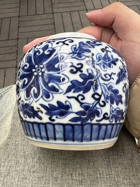 古玩陶瓷花卉紋青花罐真品鑒賞圖