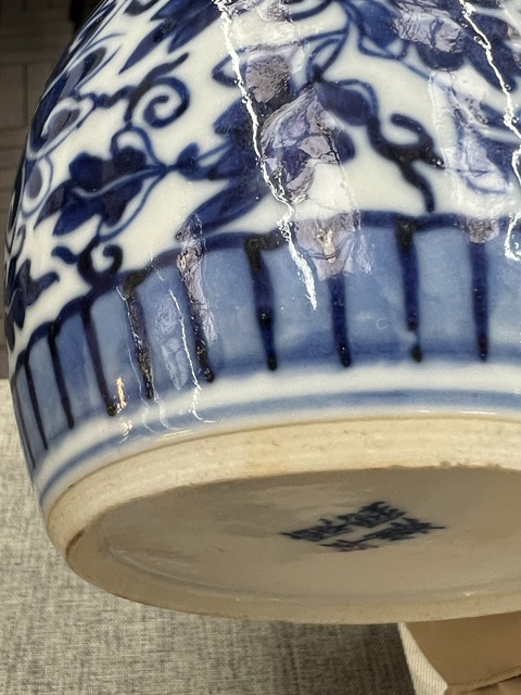 古玩陶瓷花卉紋青花罐真品鑒賞圖