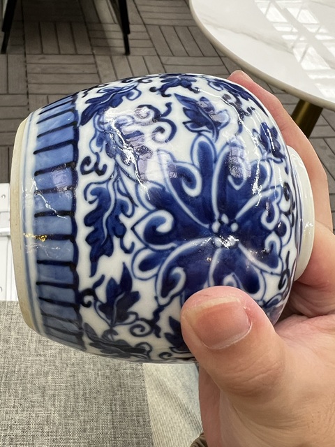 古玩陶瓷花卉紋青花罐真品鑒賞圖