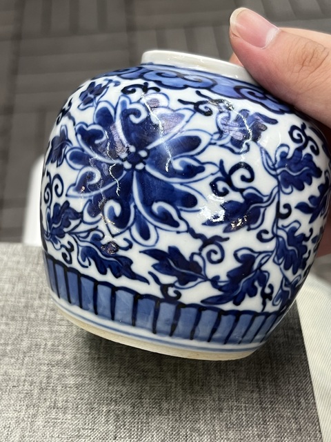 古玩陶瓷花卉紋青花罐真品鑒賞圖