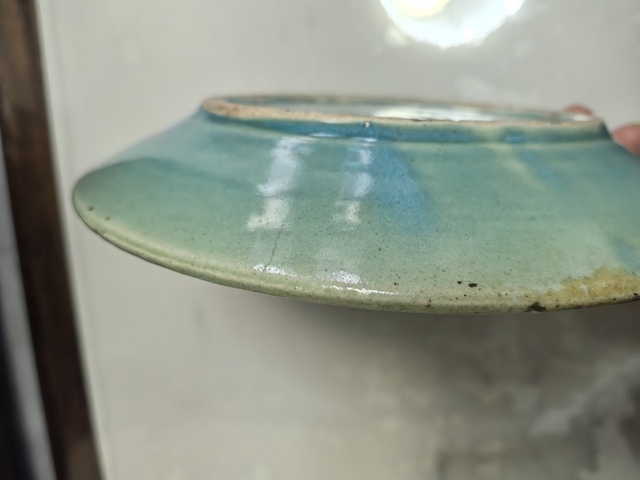 古玩陶瓷孔雀藍釉人物盤真品鑒賞圖