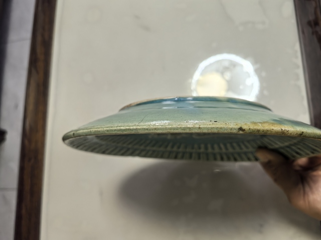 古玩陶瓷孔雀藍釉人物盤真品鑒賞圖