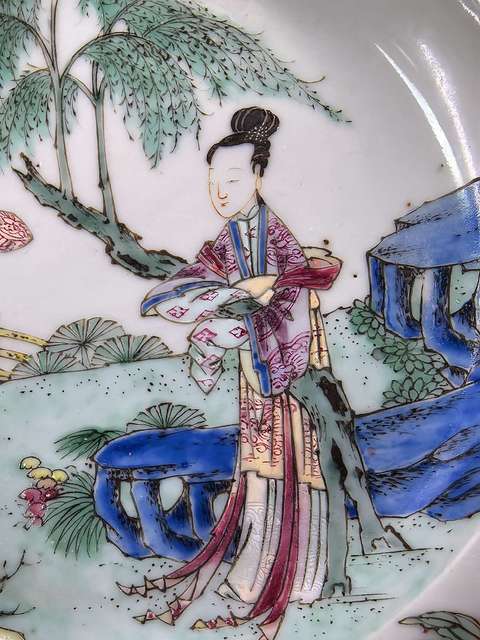 古玩陶瓷“網(wǎng)紅”清雍正粉彩仕女圖盤。真品鑒賞圖