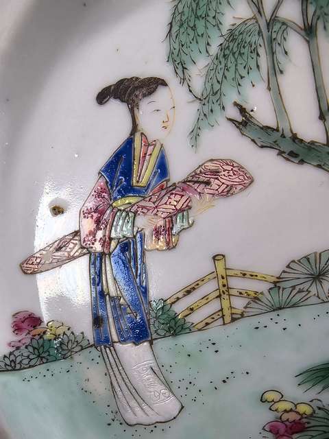 古玩陶瓷“網(wǎng)紅”清雍正粉彩仕女圖盤。真品鑒賞圖