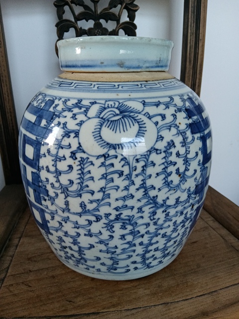 古玩陶瓷纏枝花囍字紋青花蓋罐真品鑒賞圖
