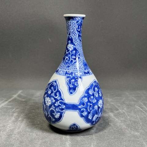 古玩陶瓷清康熙 青花纏枝花卉紋膽瓶真品鑒賞圖