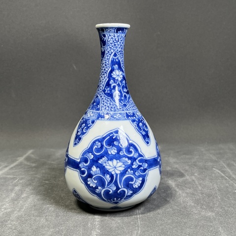 古玩陶瓷清康熙 青花纏枝花卉紋膽瓶真品鑒賞圖