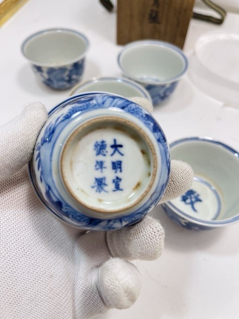 古玩陶瓷日本明治青花花卉紋杯真品鑒賞圖