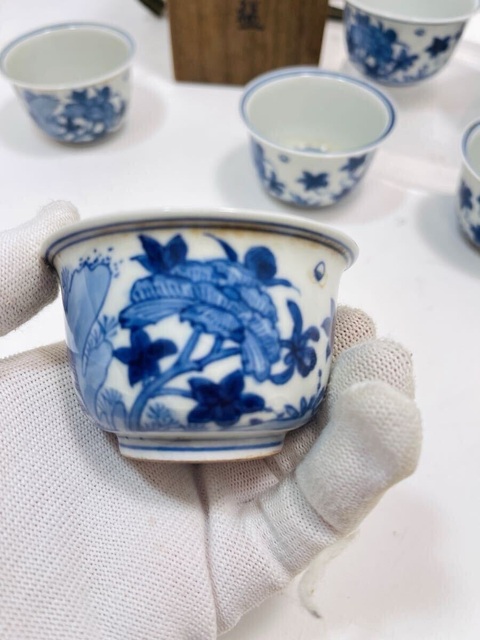 古玩陶瓷日本明治青花花卉紋杯真品鑒賞圖