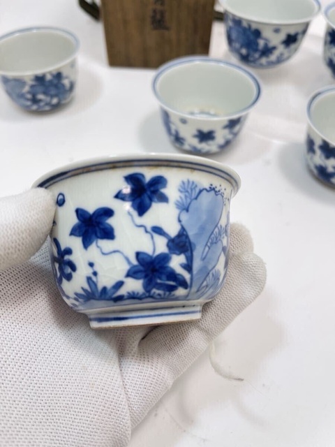 古玩陶瓷日本明治青花花卉紋杯真品鑒賞圖