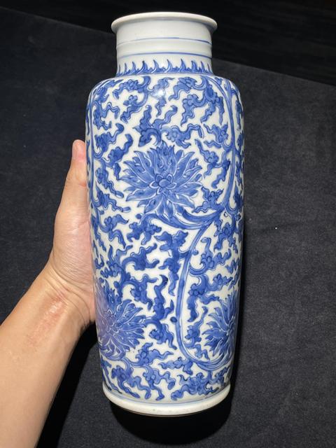 古玩陶瓷花卉紋青花瓶真品鑒賞圖