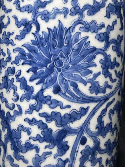 古玩陶瓷花卉紋青花瓶真品鑒賞圖