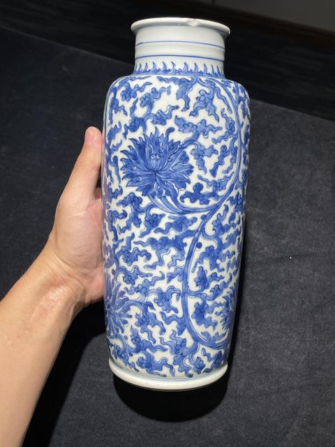 古玩陶瓷花卉紋青花瓶真品鑒賞圖