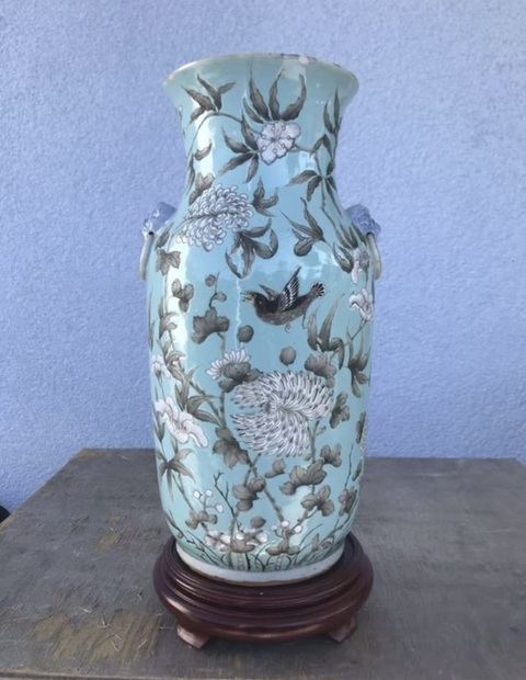 古玩陶瓷綠松石釉地粉彩雙鋪首花鳥紋瓶真品鑒賞圖
