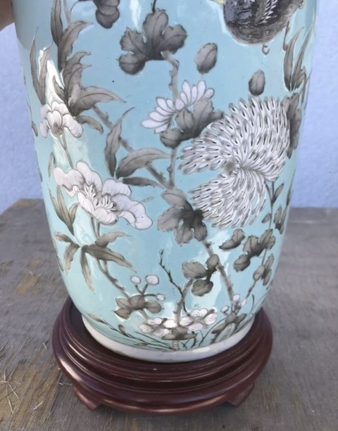 古玩陶瓷綠松石釉地粉彩雙鋪首花鳥紋瓶真品鑒賞圖