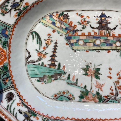 古玩陶瓷樓臺亭閣山水紋五彩八角盤真品鑒賞圖