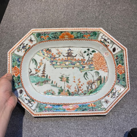古玩陶瓷樓臺亭閣山水紋五彩八角盤真品鑒賞圖