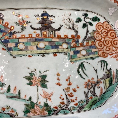 古玩陶瓷樓臺亭閣山水紋五彩八角盤真品鑒賞圖