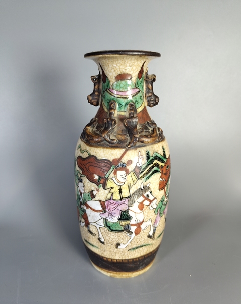 古玩陶瓷哥釉粉彩刀馬人物瓶真品鑒賞圖