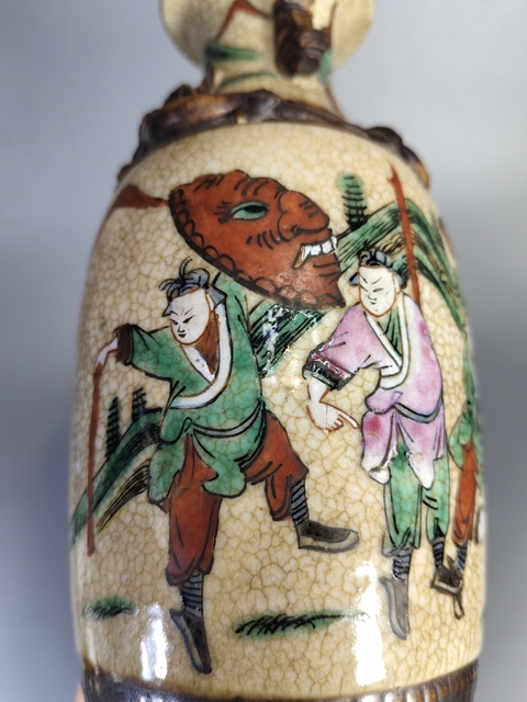 古玩陶瓷哥釉粉彩刀馬人物瓶真品鑒賞圖