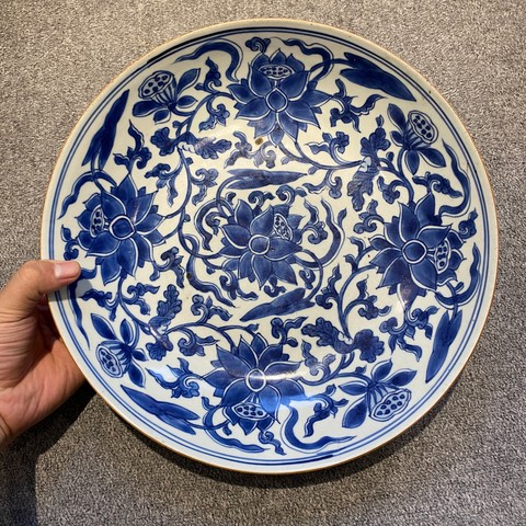 古玩陶瓷花卉紋青花盤真品鑒賞圖
