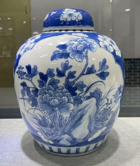 古玩陶瓷晚清青花留白冰梅紋罐真品鑒賞圖