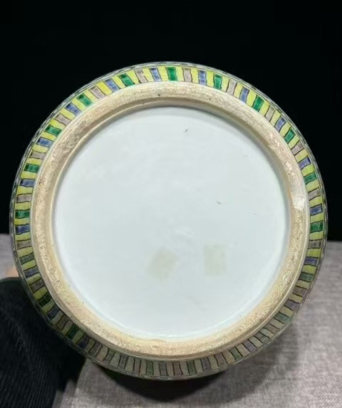 古玩陶瓷清晚期五彩西廂記紋罐真品鑒賞圖