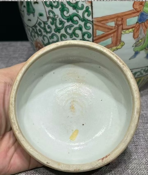 古玩陶瓷清晚期五彩西廂記紋罐真品鑒賞圖