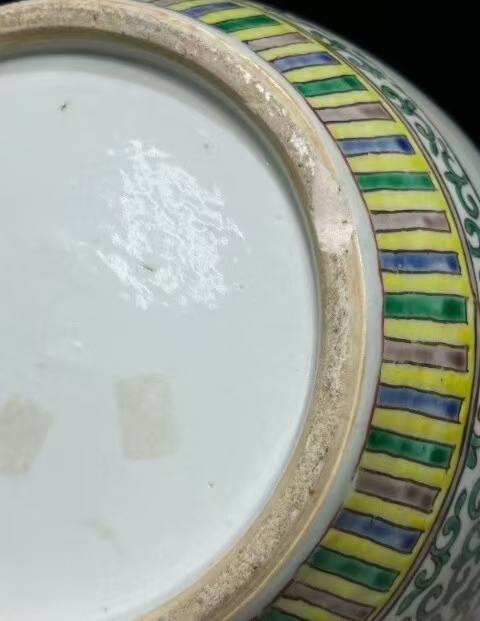 古玩陶瓷清晚期五彩西廂記紋罐真品鑒賞圖