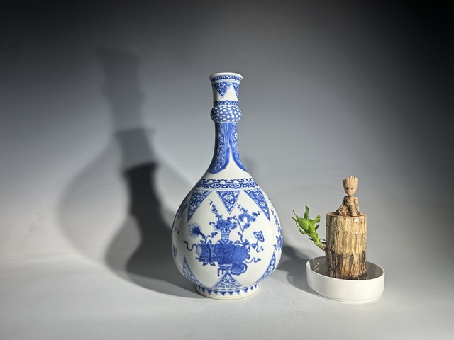 古玩陶瓷清康熙博古平生富貴紋蒜頭瓶真品鑒賞圖