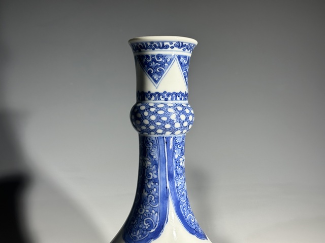 古玩陶瓷清康熙博古平生富貴紋蒜頭瓶真品鑒賞圖