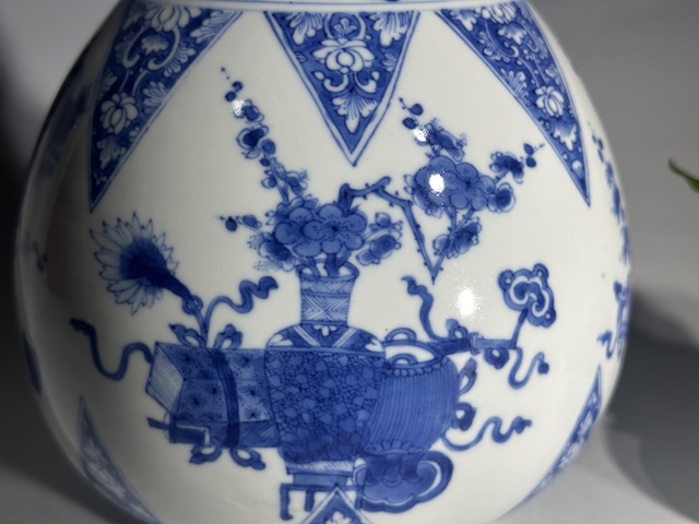 古玩陶瓷清康熙博古平生富貴紋蒜頭瓶真品鑒賞圖