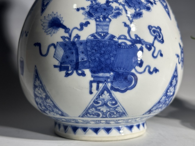 古玩陶瓷清康熙博古平生富貴紋蒜頭瓶真品鑒賞圖