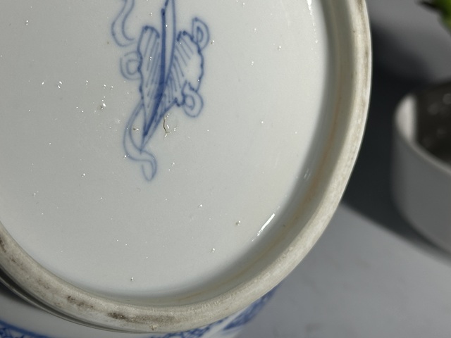古玩陶瓷清康熙博古平生富貴紋蒜頭瓶真品鑒賞圖