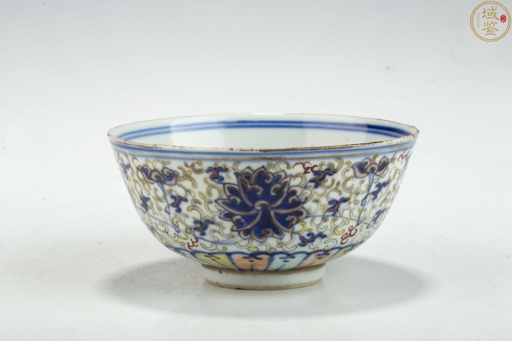 古玩陶瓷青花加彩花卉紋碗真品鑒賞圖