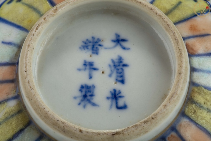 古玩陶瓷青花加彩花卉紋碗真品鑒賞圖