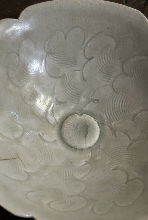 古玩陶瓷青白釉刻云氣紋葵口盞真品鑒賞圖