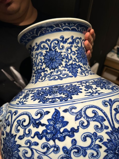 古玩陶瓷青花纏枝花卉紋鋪首尊真品鑒賞圖