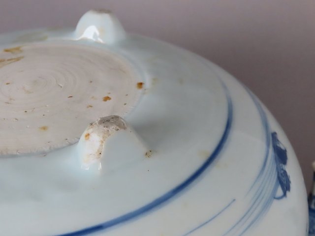 古玩陶瓷山水紋青花三足香爐真品鑒賞圖