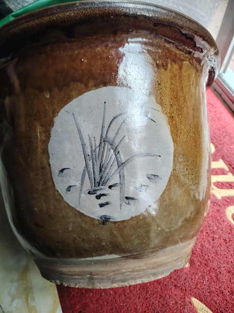 古玩陶瓷黃釉開光墨彩花鳥紋花盆真品鑒賞圖