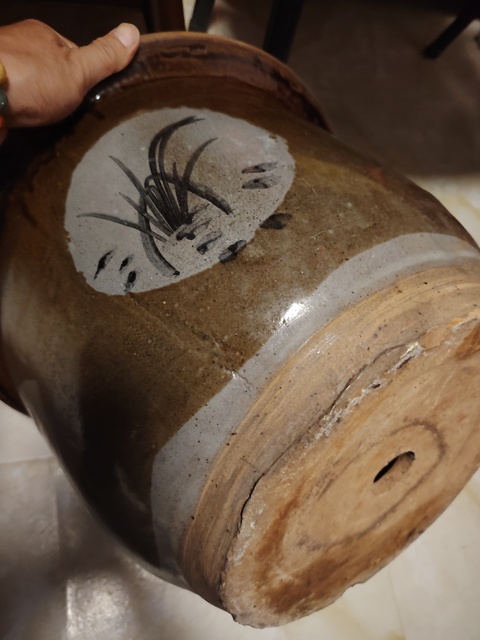 古玩陶瓷黃釉開光墨彩花鳥紋花盆真品鑒賞圖