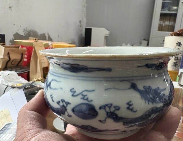 古玩陶瓷青花趕珠龍紋香爐真品鑒賞圖