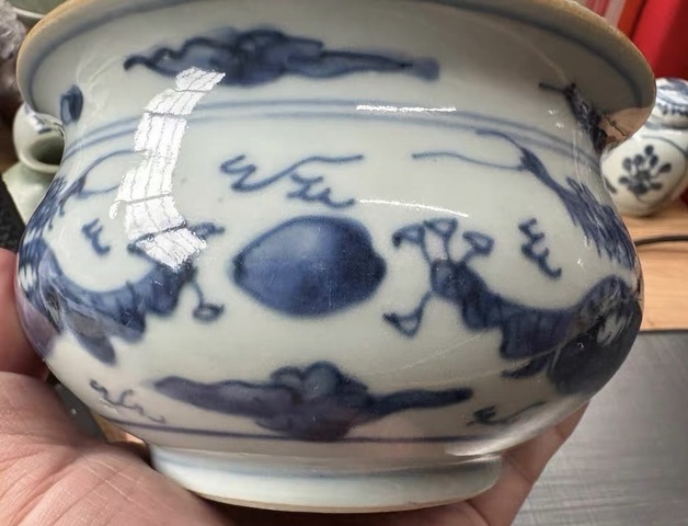 古玩陶瓷青花趕珠龍紋香爐真品鑒賞圖