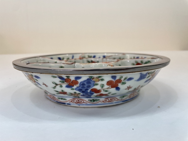 古玩陶瓷日本江戶青花五彩花鳥紋捧盒真品鑒賞圖