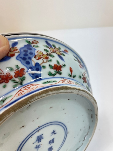 古玩陶瓷日本江戶青花五彩花鳥紋捧盒真品鑒賞圖