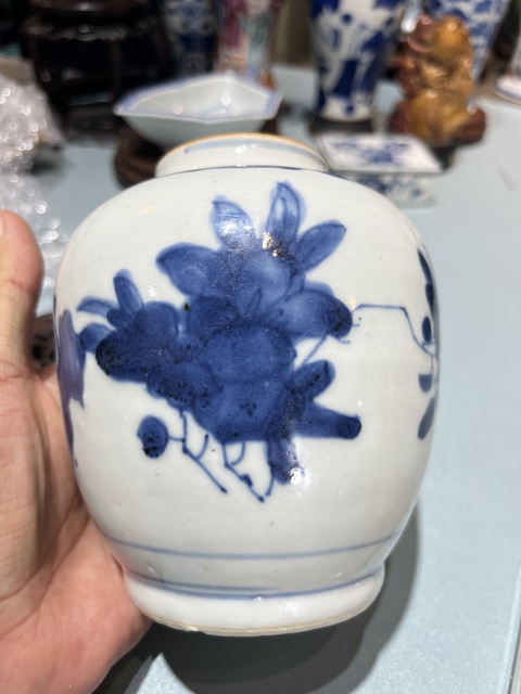 古玩陶瓷花果紋青花罐真品鑒賞圖
