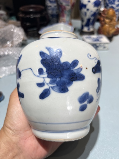 古玩陶瓷花果紋青花罐真品鑒賞圖