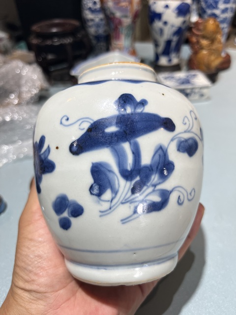 古玩陶瓷花果紋青花罐真品鑒賞圖